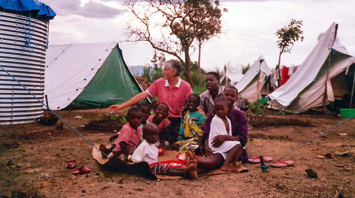 LUCIA, UNA VITA PER L’AFRICA da un’autobiografia del 2013 LUCIA, UNA VITA PER L’AFRICA da un'autobiografia del 2013